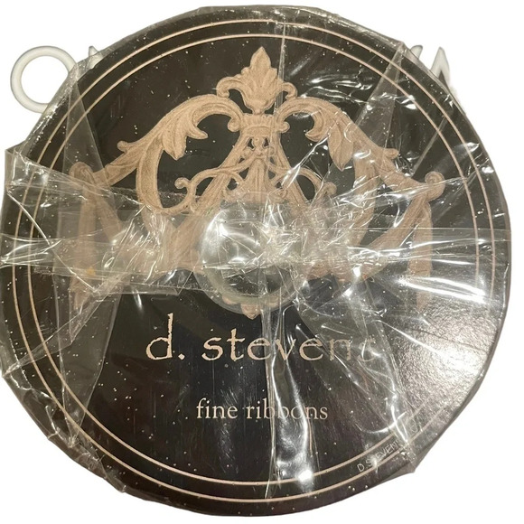 d Stevens, 10 yards, 2.5 Inch Gold/Taupe Wire
Ribbon, New - Picture 4 of 4